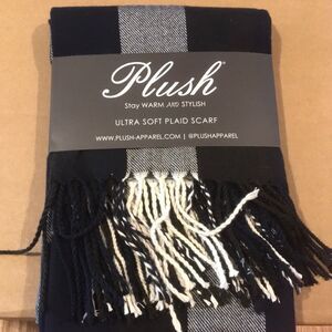 NWT Plush scarf